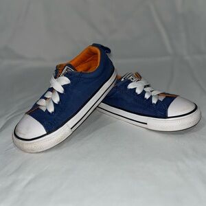 Converse Chuck Taylor Low Top Sneakers- size 8 toddler (unisex)